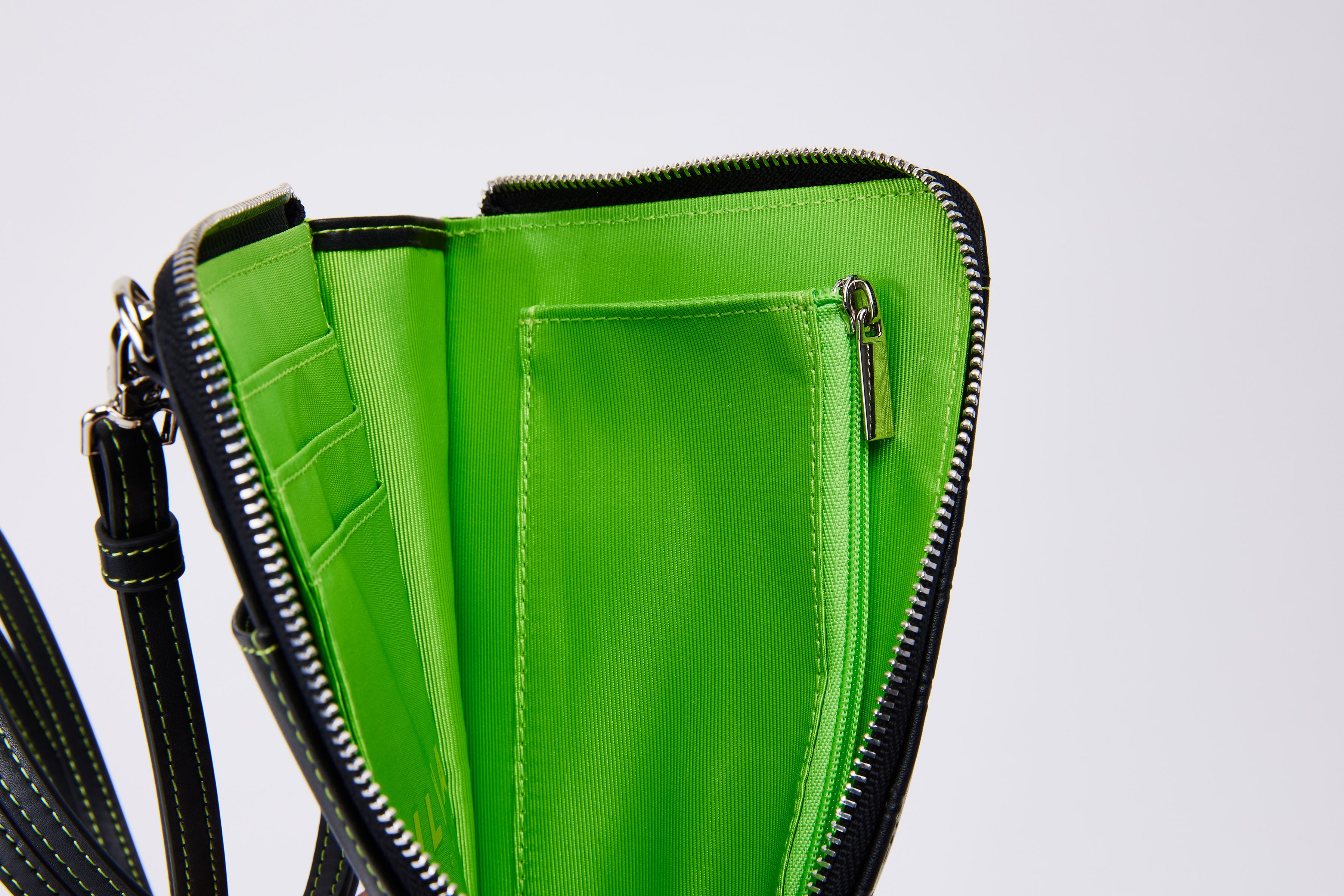 Embossed mobile phone case L/SZ1503-2
